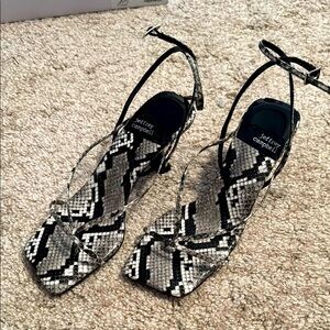 Jeffrey Campbell Black and Gray Heels Sleek Design